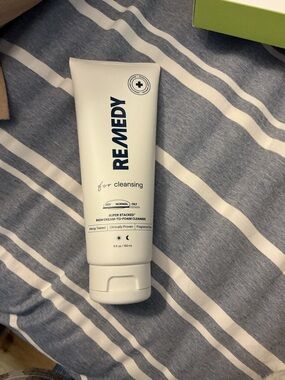For Cleansing Cream-to-Foam Cleanser — White